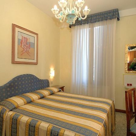 Hotel Hesperia Velence Kültér fotó