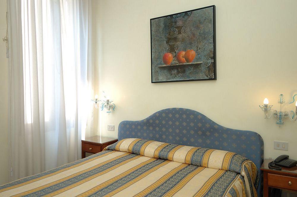Hotel Hesperia Velence Kültér fotó