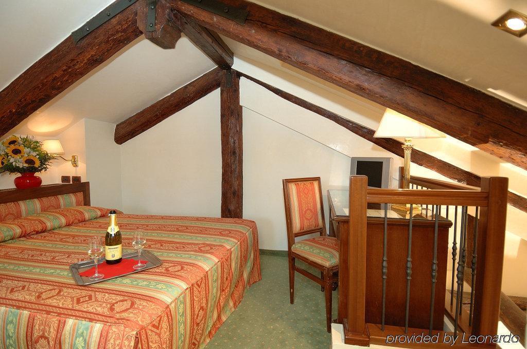 Hotel Hesperia Velence Kültér fotó