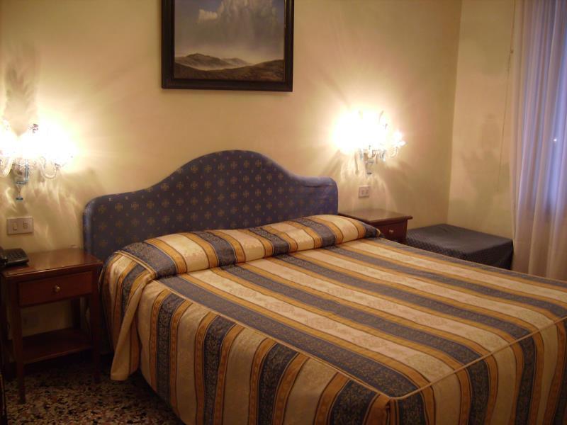 Hotel Hesperia Velence Kültér fotó