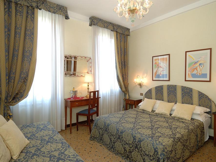 Hotel Hesperia Velence Kültér fotó