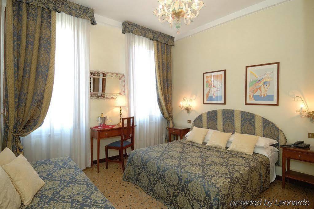 Hotel Hesperia Velence Kültér fotó