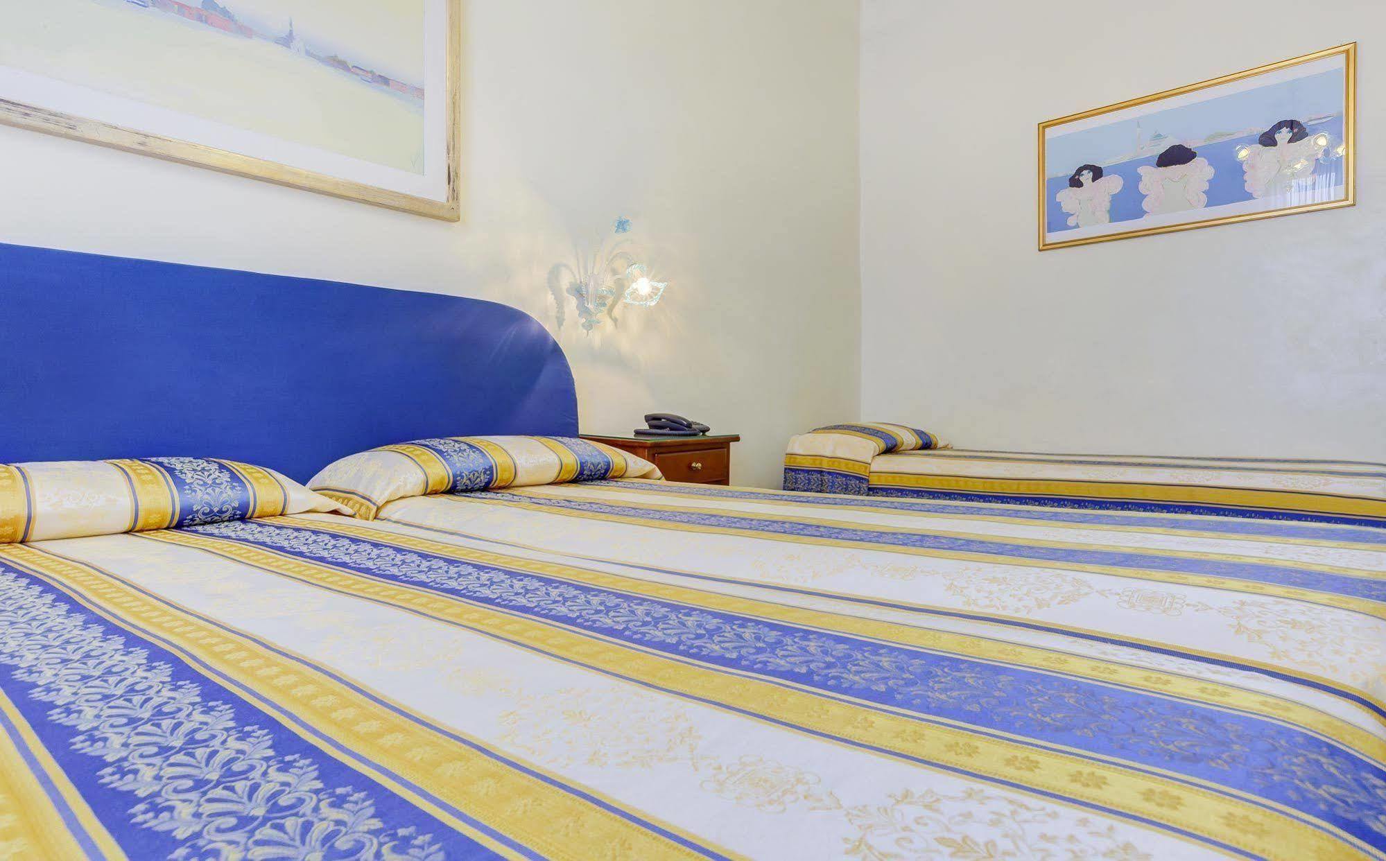 Hotel Hesperia Velence Kültér fotó