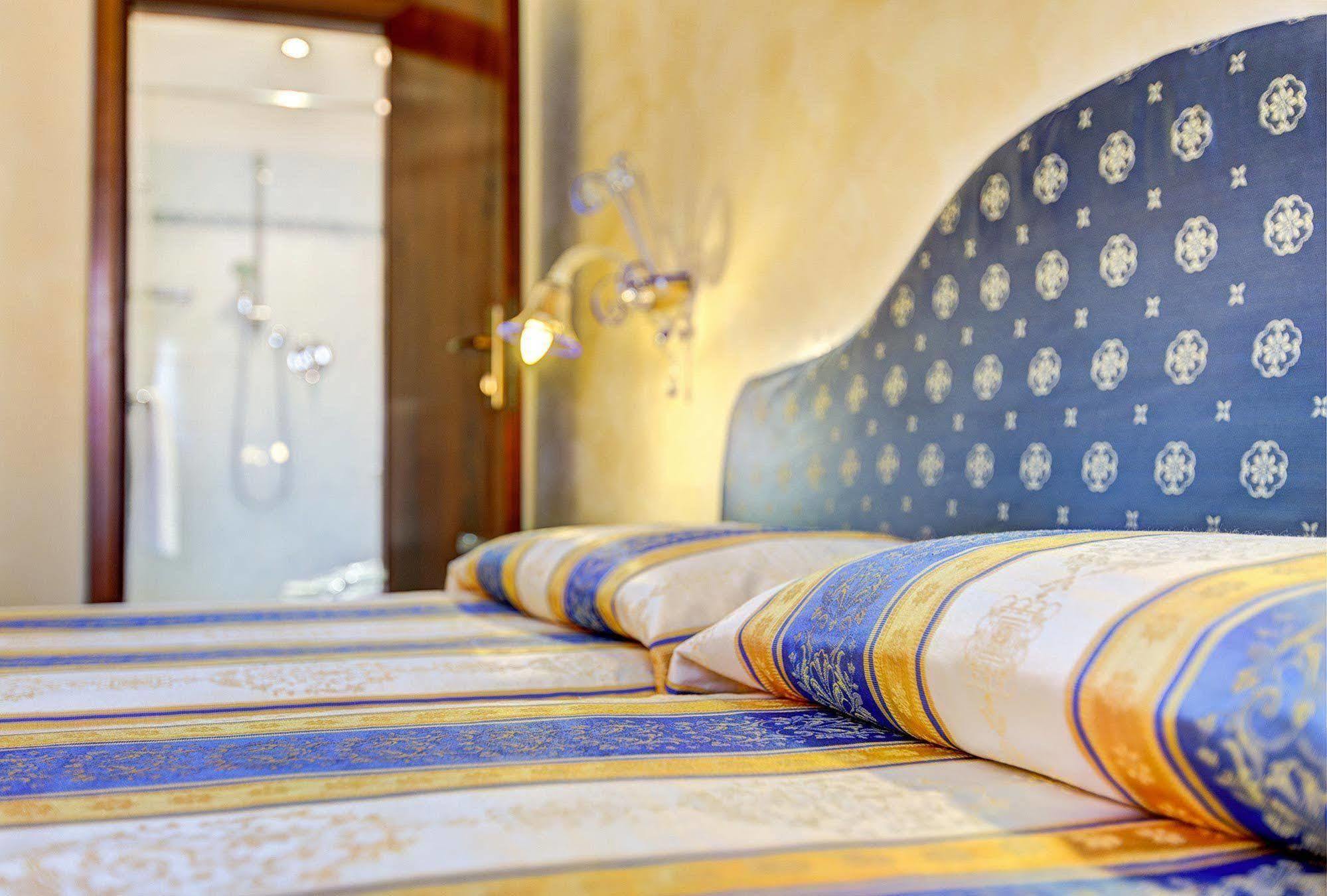 Hotel Hesperia Velence Kültér fotó