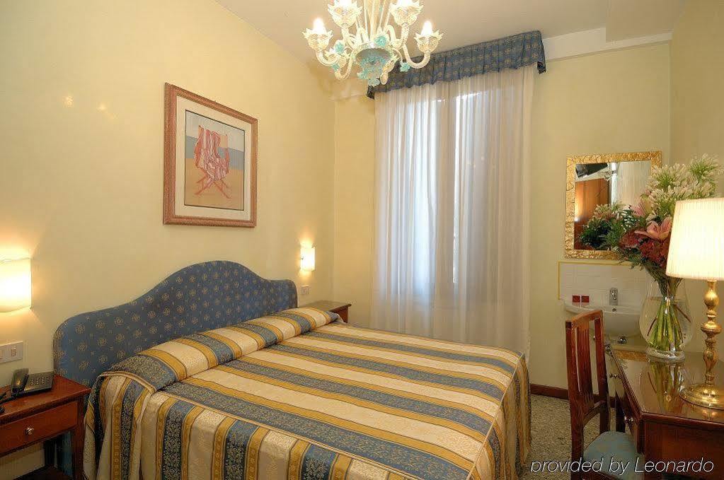 Hotel Hesperia Velence Kültér fotó