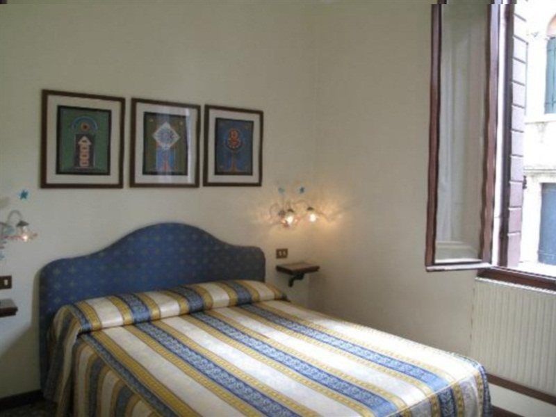 Hotel Hesperia Velence Kültér fotó