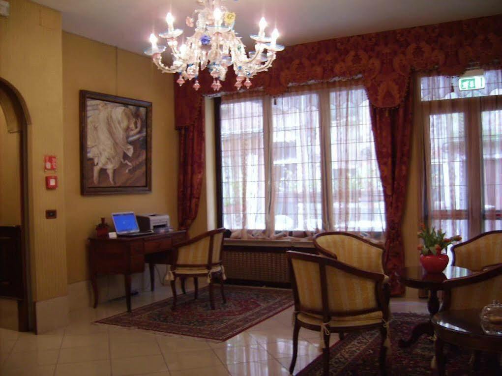 Hotel Hesperia Velence Kültér fotó